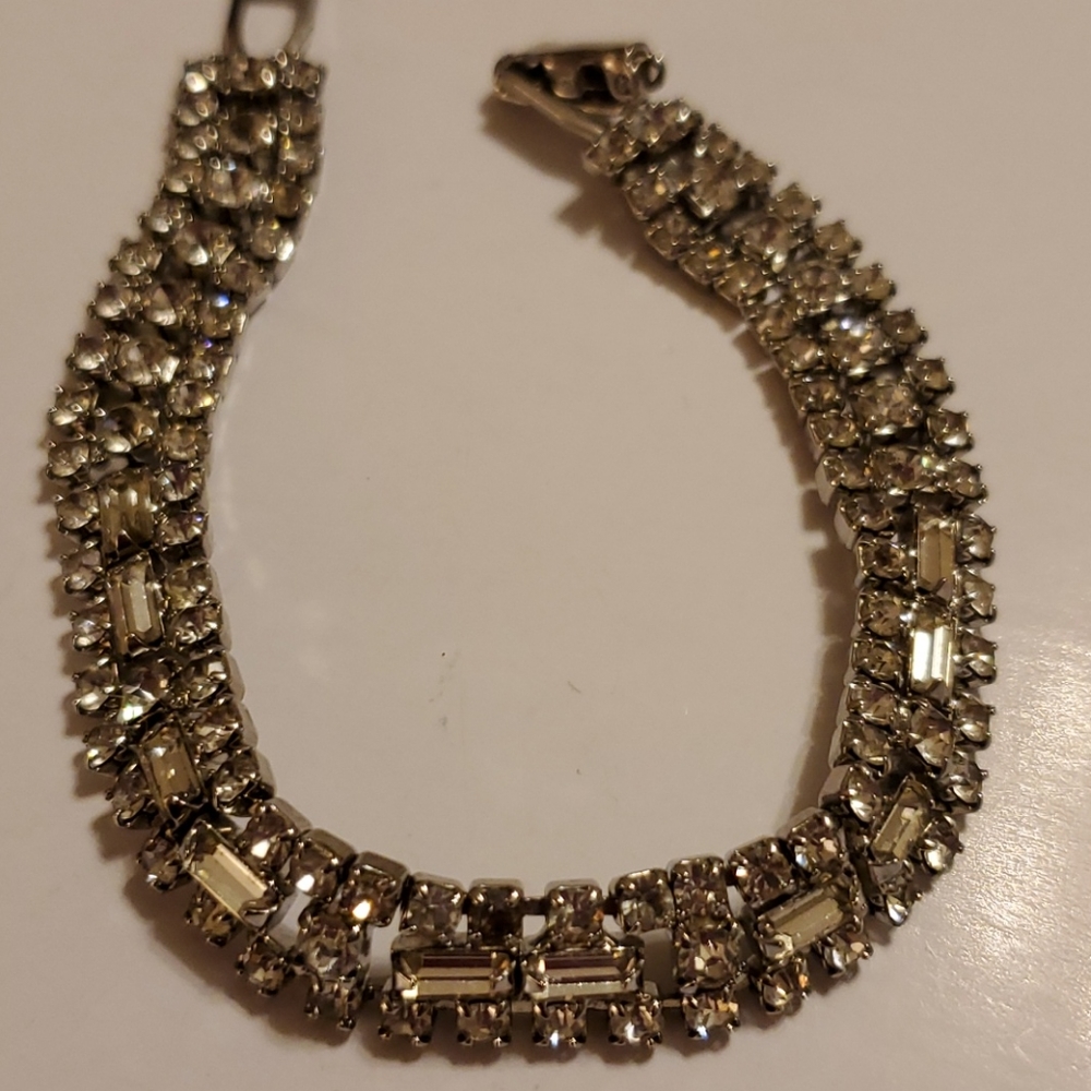 Bracelet, Silvertone, Clear Crystals small/medium
